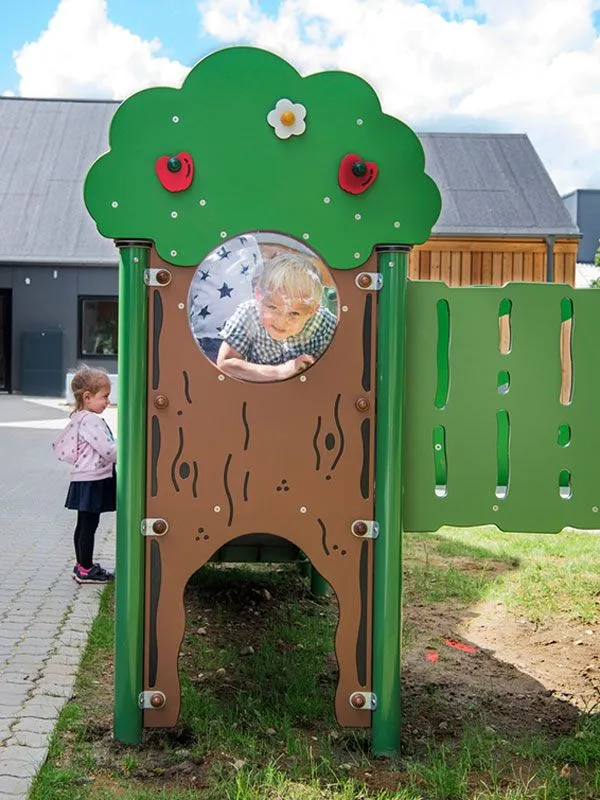 Miniplay Filippa Detail of tree house with child from inside Miniplay Filippa Detail of tree house with child from inside
